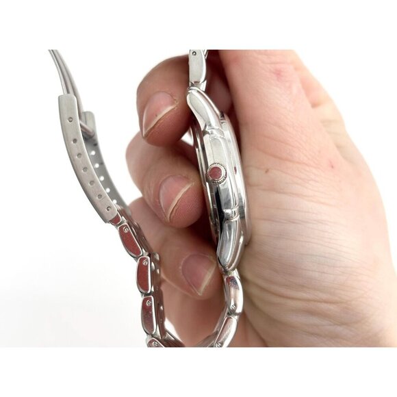 Embassy By Gruen Silver Toned Chainlink Analog Vintage Wristwatch - WORKS! 28mm - Picture 6 of 8